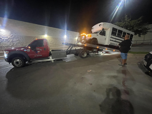 Common Reasons Dallas Drivers Need 24-Hour Towing Services